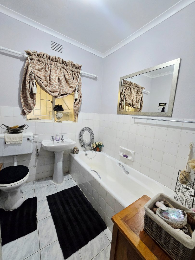 5 Bedroom Property for Sale in La Hoff North West